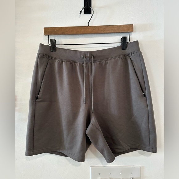 VRST Pinnacle Men’s Fleece Short Size Medium Warm Pewter Grey 7in Gym Lounge - Picture 1 of 8
